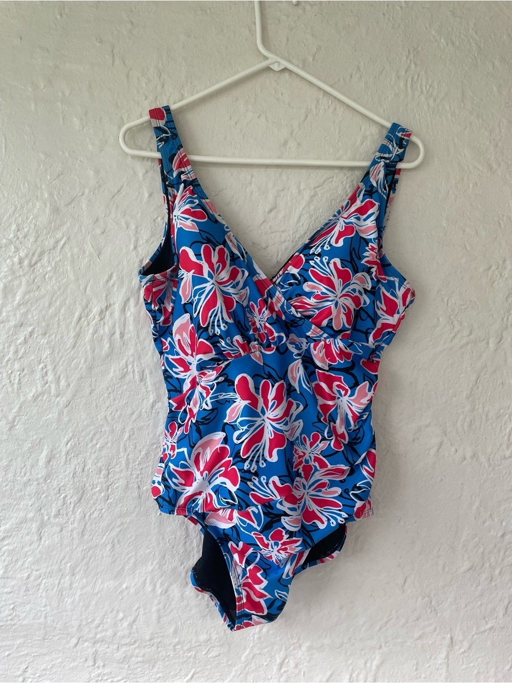 Dolfin Aquashape Wildflowers Moderate Ruched Front Blue Red Built In Bra; 14